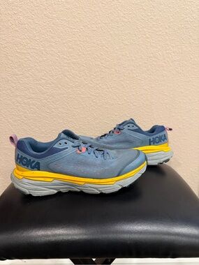 Women’s Hoka Challenger (size 7.5)